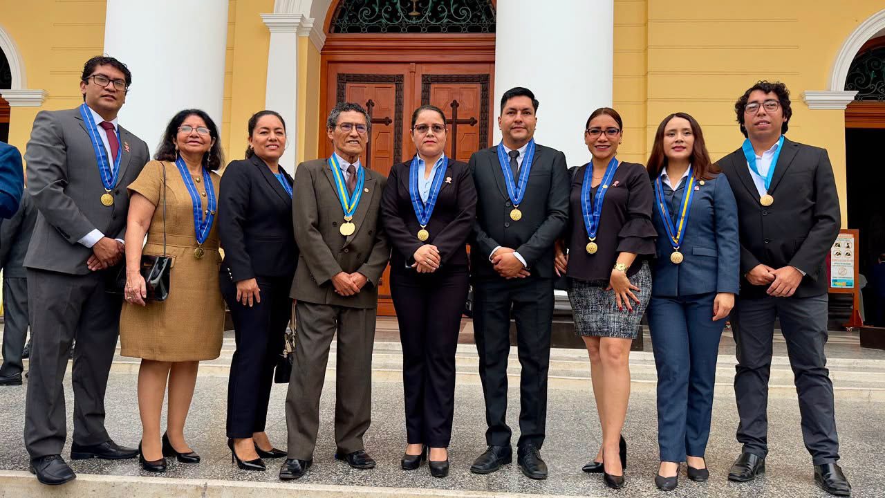 Izamiento del Pabellón Nacional por los 44 años de fundación de nuestra orden