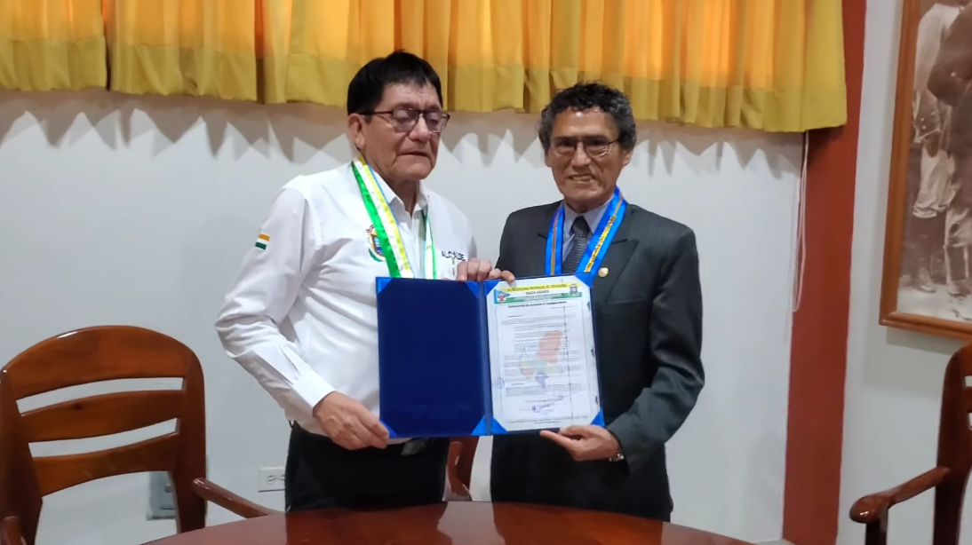 Se otorgó reconocimiento al Decano del Colegio de Periodistas de Lambayeque Lic. Larcery Díaz Suárez